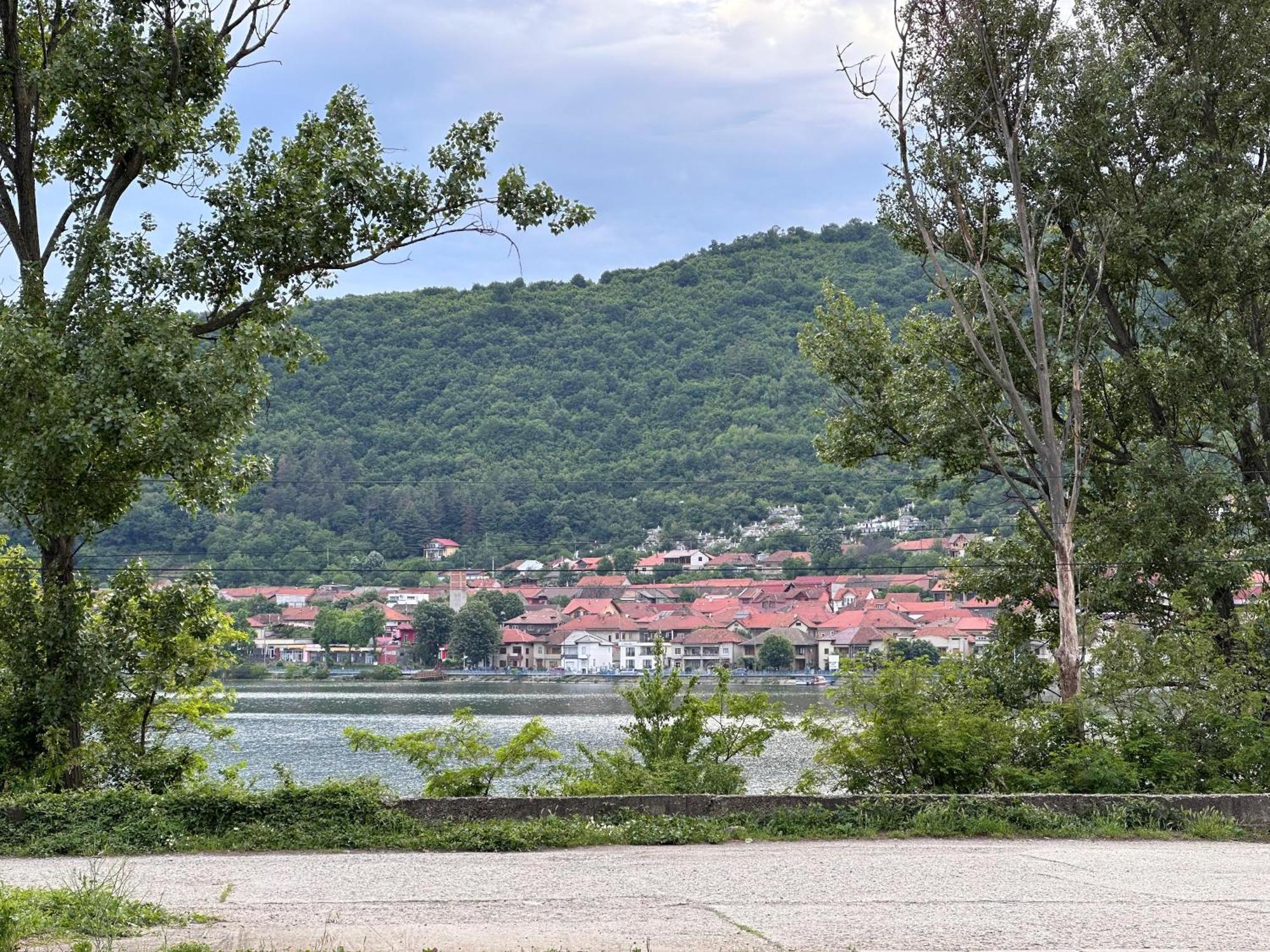 Apartament Cozy Orşova Exterior foto